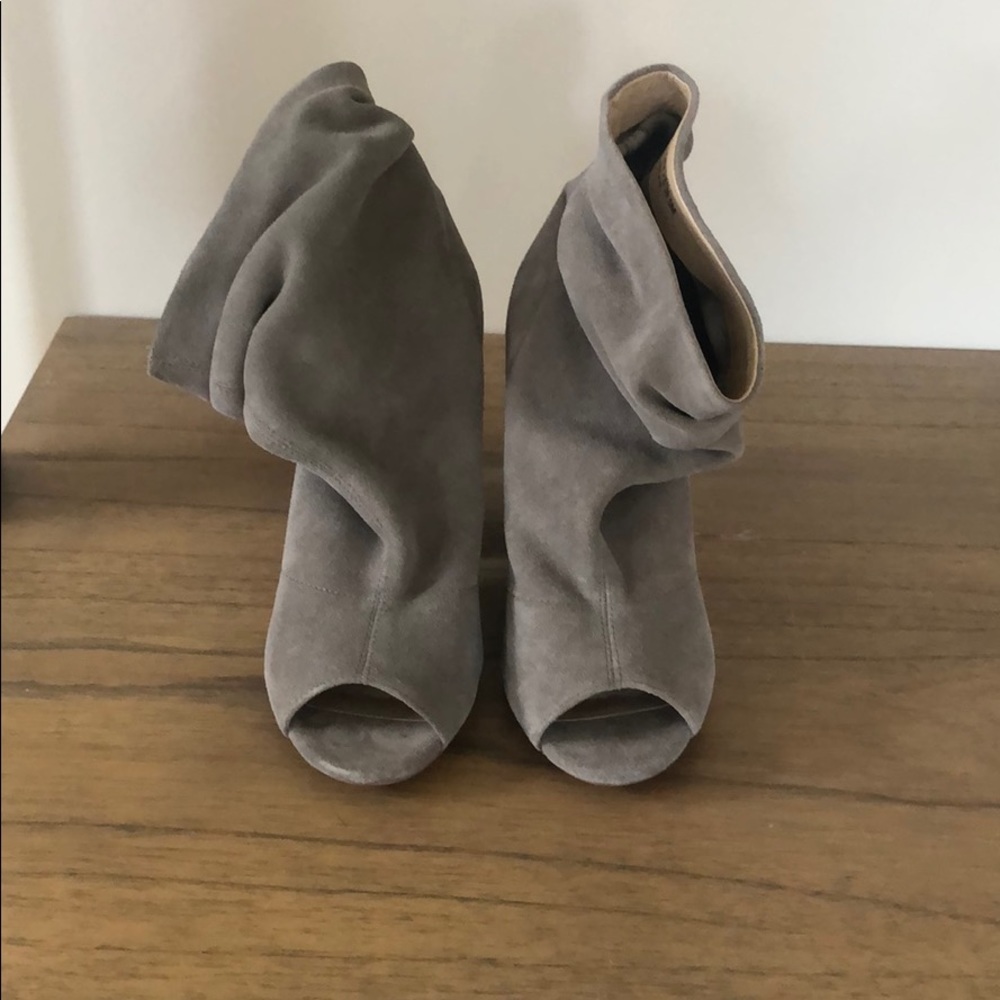 Kristin Cavallari/Chinese Laundry Suede Booties